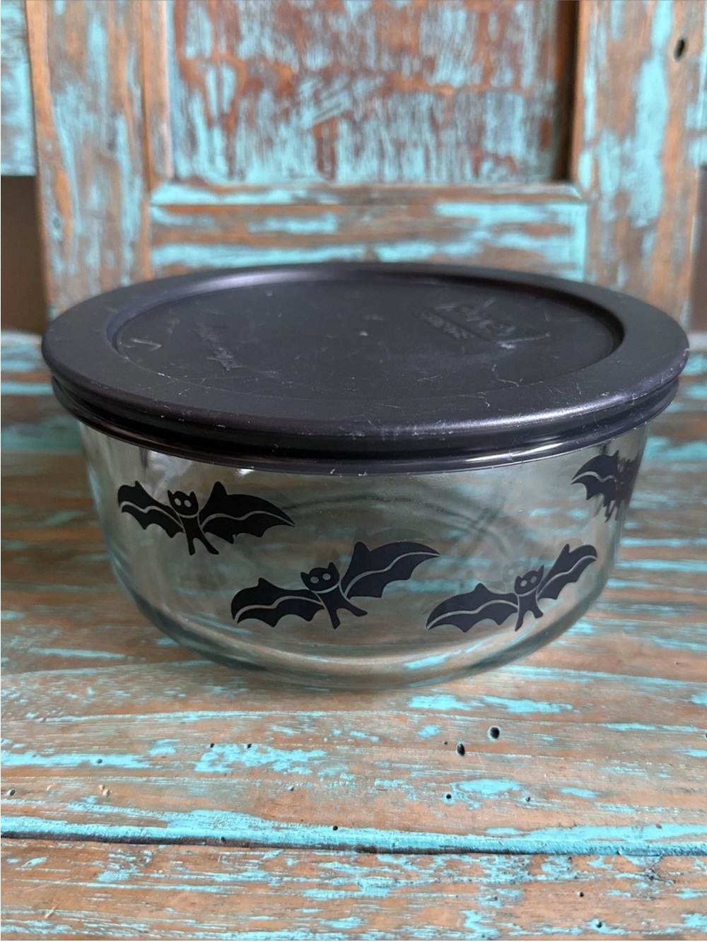 Pyrex Bats 1 Quart/4 Cups Storage Bowl With Lid